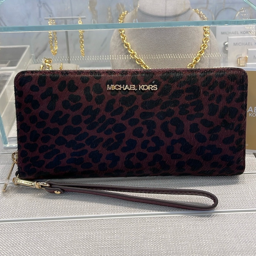 MICHAEL KORS
Leather Lg Continental Wristlet Phone Wallet Exotic Print Hair Culf